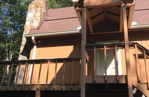 Demorest House | Summer Discount! River & creek, waterfall, hot tub, fire pit, dogs OK