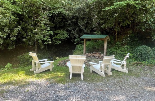 Topton Cabin | Summer is full of Hiking, white water rafting! Close to Nantahala Wedding Venue!