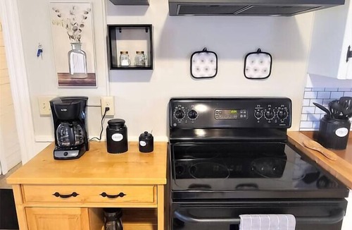 Waterville Apartment | Sun-kissed Serenity - 2 Bdrm Apt with Sunroom