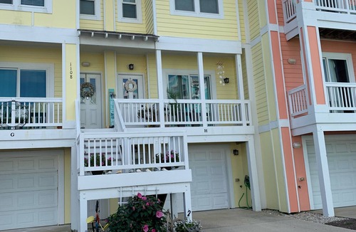 Bermuda Bay House | Sunny Side Up - Special -Rates Reduced Sunday - Wednesday Nights - Pool Open.