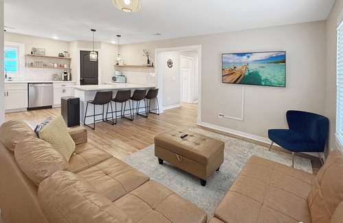 Kings Grant House | Sunset Villa Walk to Park 4 Miles to UNCW Family-Friendly
