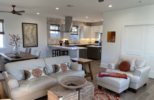 West Riverside House | SUPER COMFY & BEAUTIFUL 3/3 TOWNHOME - BEST LOCATION! HEART OF NOLA