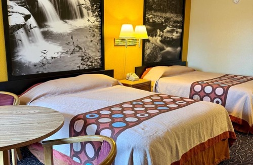 Lightfoot Hotel | Super Inn