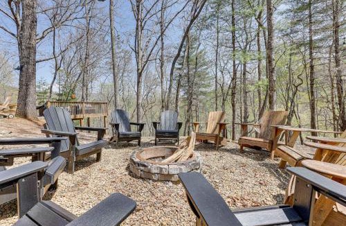 Hayesville House | 'Sweetwater Bluff' Home On The Hiawassee w/Views!