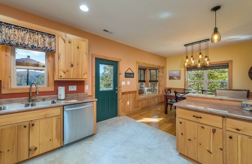 Spruce Pine Cabin | Swiss Pine Lodge, Brand New Hot Tub+Fire-Pit, Grill, Mtn View, Game Room, WiFi!