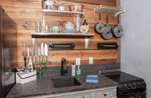 Wilmington Historic District Apartment | The Aether - Luxe King -1 BLK 2 RVR- Free PKG