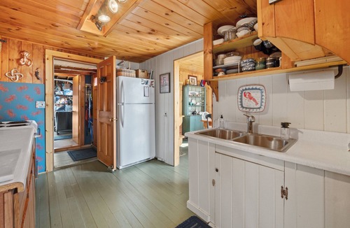Mid-Coast and Islands Cottage | The Beach Pea 2 BR/1 BA Beachside bungalow feet from the Maine shore.