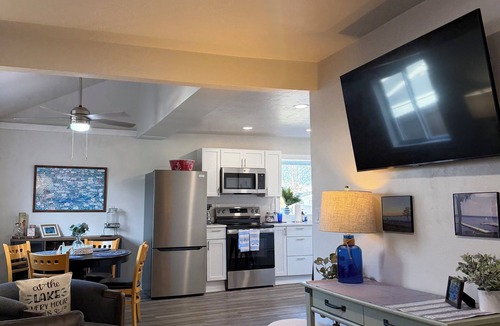 Delavan Lake House | The Beckman Bungalow - Lakeside 2-bedroom Home