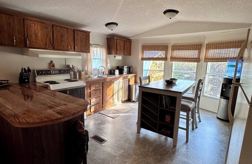 Pine Ridge House | The Bigfoot Bungalow - A Superb 2-bedroom mobile home in central Red River Gorge