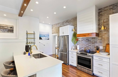Wailuku House | The Blue Door on Church Street | Entire Home