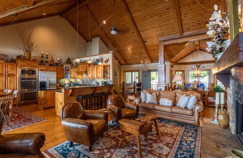 Boone House | The Boulders: 5 Suites | Hot Tub | 50mi Views | Pool Table | Sauna | Wet Bar | Dog Friendly!