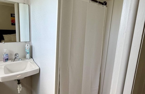 Bay View Bed & Breakfast | The Brewmaster`s Room at The Cedar