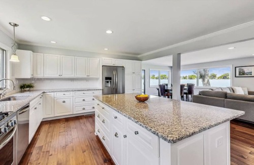 Ingleside House | The Executive Bay Estate 30+ Day Lakefront Rental