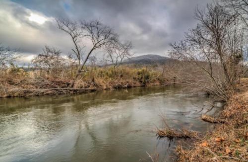 Blue Ridge House | The Haven on Toccoa - River deck | Fire Pit | Hot Tub | Outdoor Fireplace