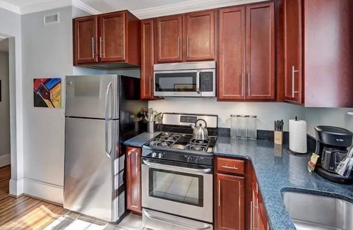 Dilworth Condo | The Home Collection: Historic Step-Free 2BR, Pet Friendly & Close to Atrium CMC