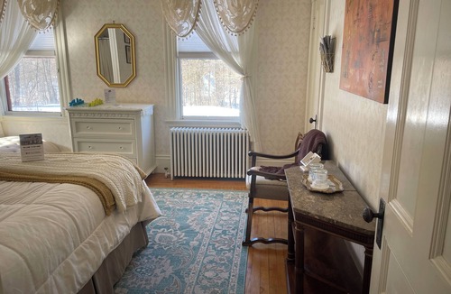 Guilford Bed & Breakfast | The Isobel Room - Full Bed - The Guilford Bed & Breakfast