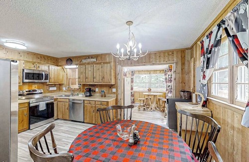 Otto House | The Little Dude Cabin | Rustic cabin in Franklin with water & wildlife views