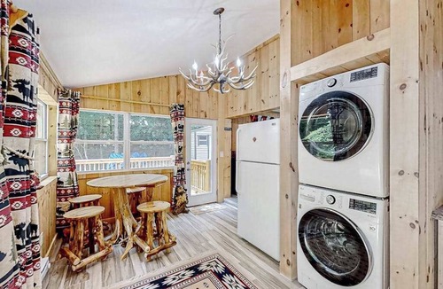 Otto House | The Little Dude Cabin | Rustic cabin in Franklin with water & wildlife views