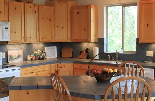 Victor House | The *Main* Aspen Lakehouse at Skagway Reservoir