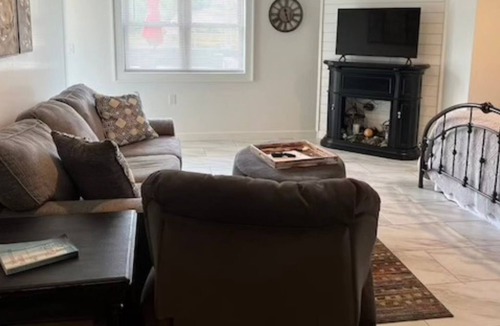 Bryson City Apartment | The Mitchell Suite above Dolce, Bryson City, walk to restaurants & GSMRailroad