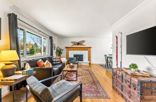 East Colorado Springs House | The Mtn Retreat- Steps to Palmer Park and playground, Central COS, Great location