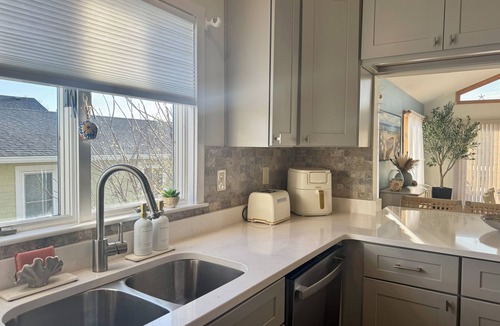 Colington Harbour House | The Odyssey - Waterfront with Dock + Boat Lift + NH Village Beach Club Member!