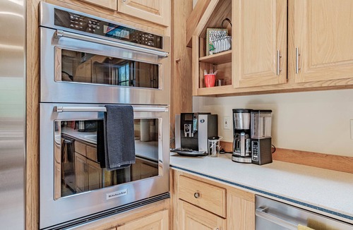Bethel House | The Paddle House: Riverfront, Kayak, Game Room, HotTub, Yard Games! Pet Freindly