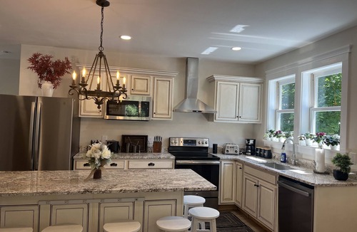 Bar Harbor House | The Reminisce! 5/3, Downtown, Hot Tub, Fenced Yard, Fire Table, Free Parking,Lux