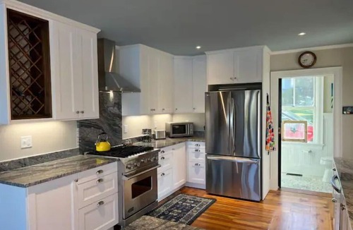 Boothbay Harbor House | The Sea Eagle - Luxury 5 BR Waterfront Home in Boothbay Harbor with Dock & Sauna