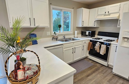 Gurnee House | The Serenity: Gurnee, Six Flags. Naval Base, Casino