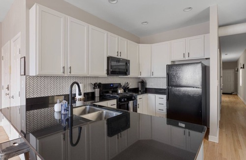 Tri-Taylor Condo | The Upscale Getaway Near Downtown