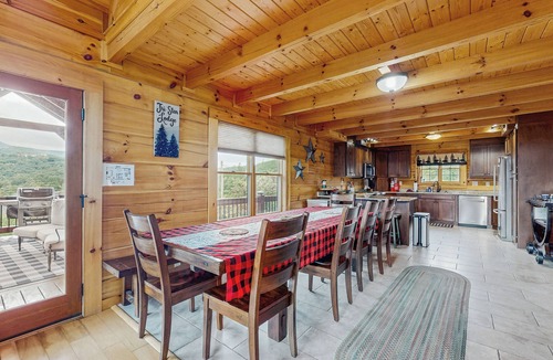 Chalet Village North Cabin | Theater + Arcade! 'Tri-Star Lodge' in Gatlinburg