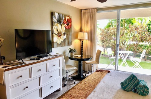 Kihei Condo | This Blue Sky Escapes Studio Beachside condo/Walkout to Hot tub, Pool and BBQs
