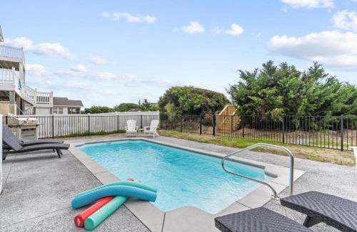 Holden Beach House | Thomas Cottage: Oceanfront home with private pool, ocean views, outdoor shower, & beach access