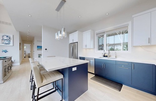 Tiny Cabin | Tiny Cove - Luxurious Modern Getaway in Tiny, ON