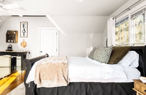East Side House | Tiny House Living in heart of ATL +secret backyard