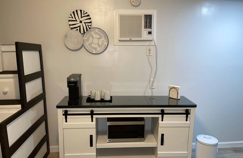 Lilburn House | Tiny House Near Stone Mountain Park Minutes to Atlanta and FIFA.