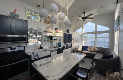 Sandbridge House | Tiny House on Sunset Point - Back Bay