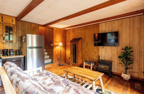 Raccoon Ridge Cabin | Toccoa River Views — Hot Tub — Two Units