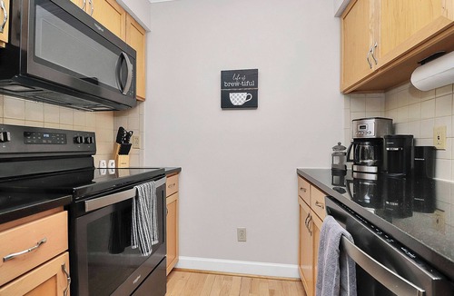 Charlotte Condo | Top Fl 2BR Modern Exec Condo Fast Wifi Near Hospitals Easy Parking