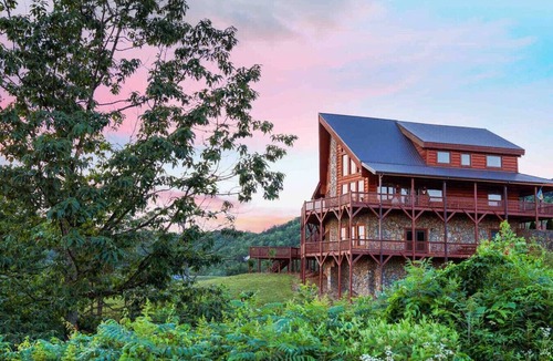 Dobson Cabin | Top Rated Mountain Cabin- 6 rooms w/outdoor living