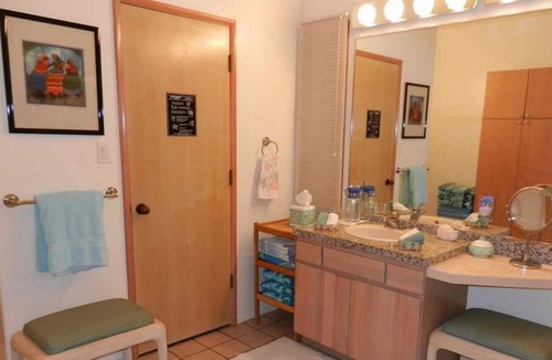 Pauwela Apartment | Tradewinds Honeymoon Suite -- Ocean View, Privacy, Jacuzzi, WiFi, Air.