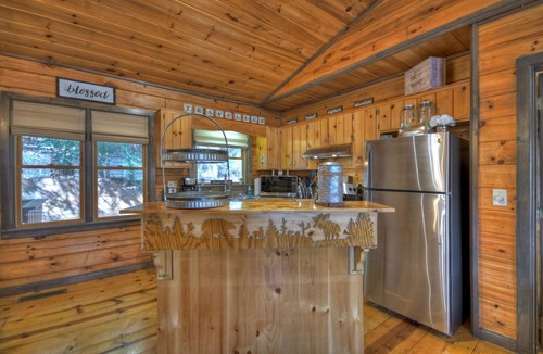 Hidden Lake Cabin | Traveller - Cherry Log