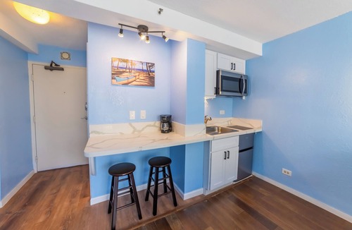 Waikiki Apartment | Trendy Studio in the Heart of Honolulu - 21F