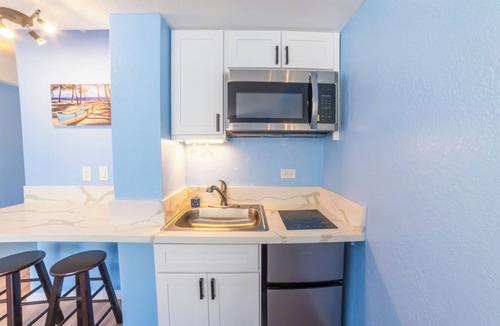 Waikiki Apartment | Trendy Studio in the Heart of Honolulu - 21F