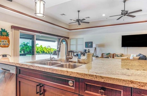 Alii Heights Mauka House | Tropical Beach-Close Kona Retreat with Pool & Lanai