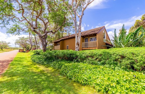 Maunaloa Condo | Tropical condo with wraparound lanai, quiet beaches, pool access, & W/D