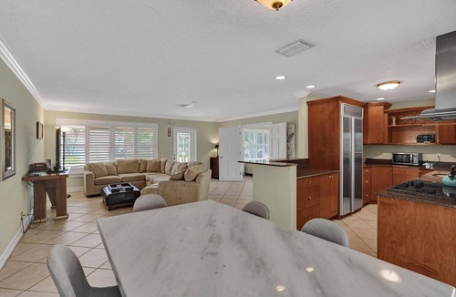 Deerfield Beach Villa | 🌴TROPICAL OASIS 🌺+heated Pool-4BR/2Kings/1mi to BEACH! 8 GUESTS