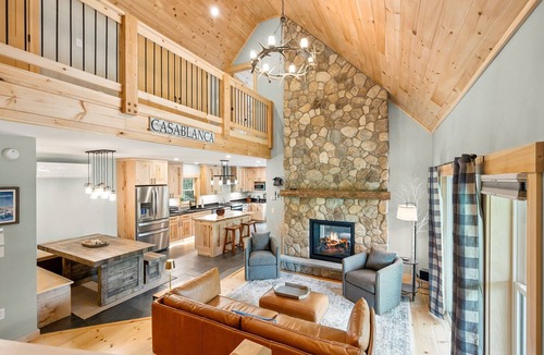 Rangeley House | Tuckamore | Private Waterfront on Beaver Mountain Lake | Hot Tub