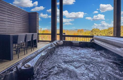 Ridgeline Vistas House | Tune Inn